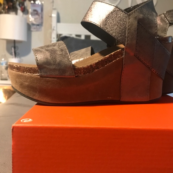 Pierre Dumas Wedges - Picture 2 of 3